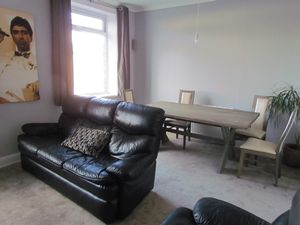 Living/Diner - click for photo gallery